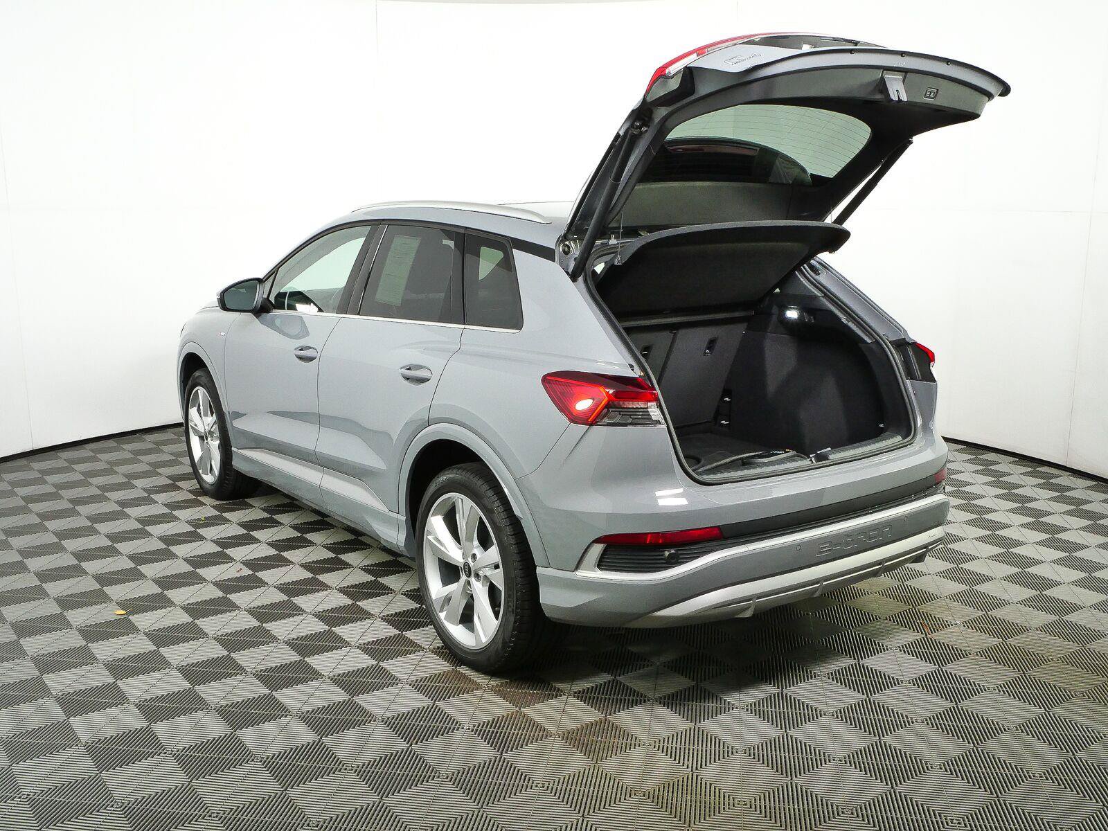 Used 2023 Audi Q4 e-tron Premium w/ Convenience Package AWD/4WD image 27