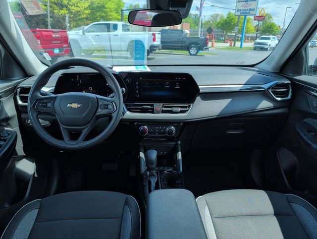 Used 2025 Chevrolet TrailBlazer LT AWD/4WD image 14