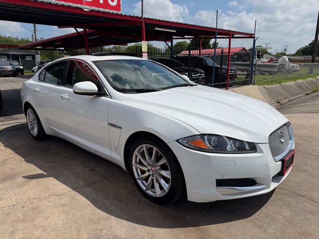 Used 2015 Jaguar XF Premium RWD image 12