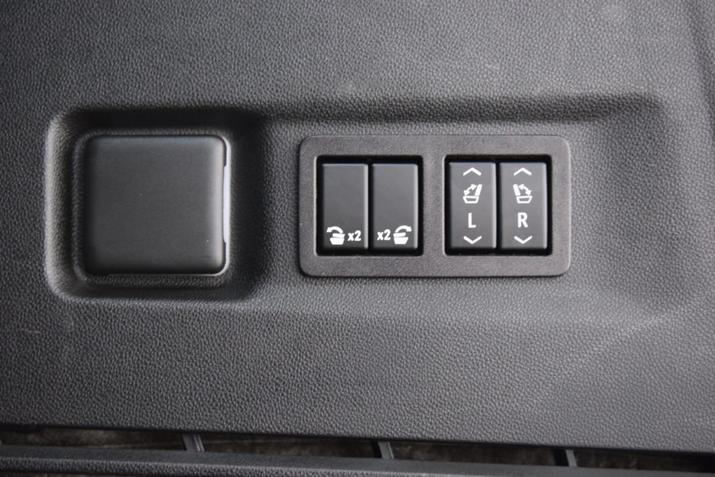 Used 2024 GMC Yukon XL Denali AWD/4WD image 27