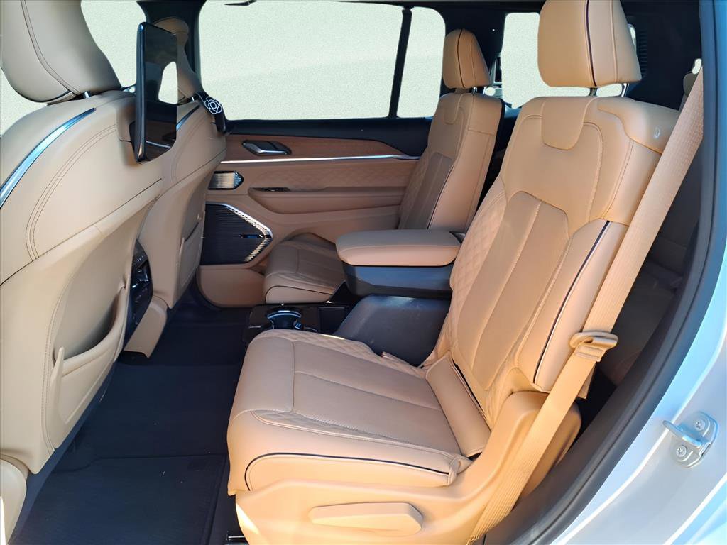 Used 2023 Jeep Grand Cherokee L Summit image 17
