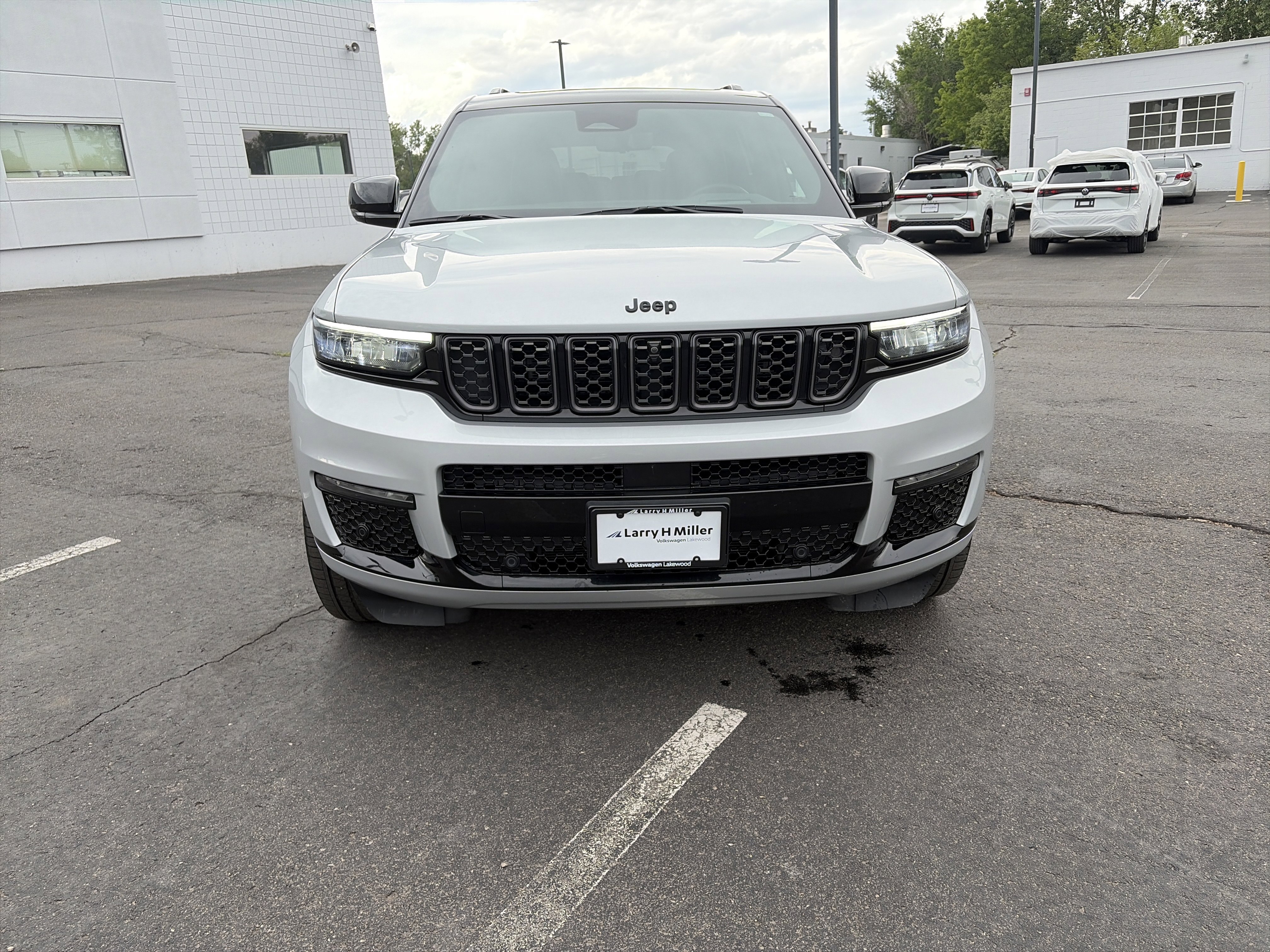 Used 2024 Jeep Grand Cherokee L Summit w/ Advanced Protech Group IV AWD/4WD image 2