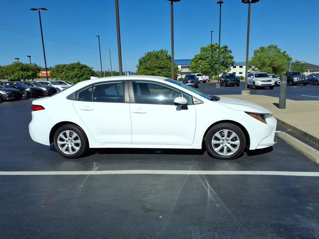 Used 2021 Toyota Corolla LE w/ Carpet Mat Package (TMS) FWD image 2