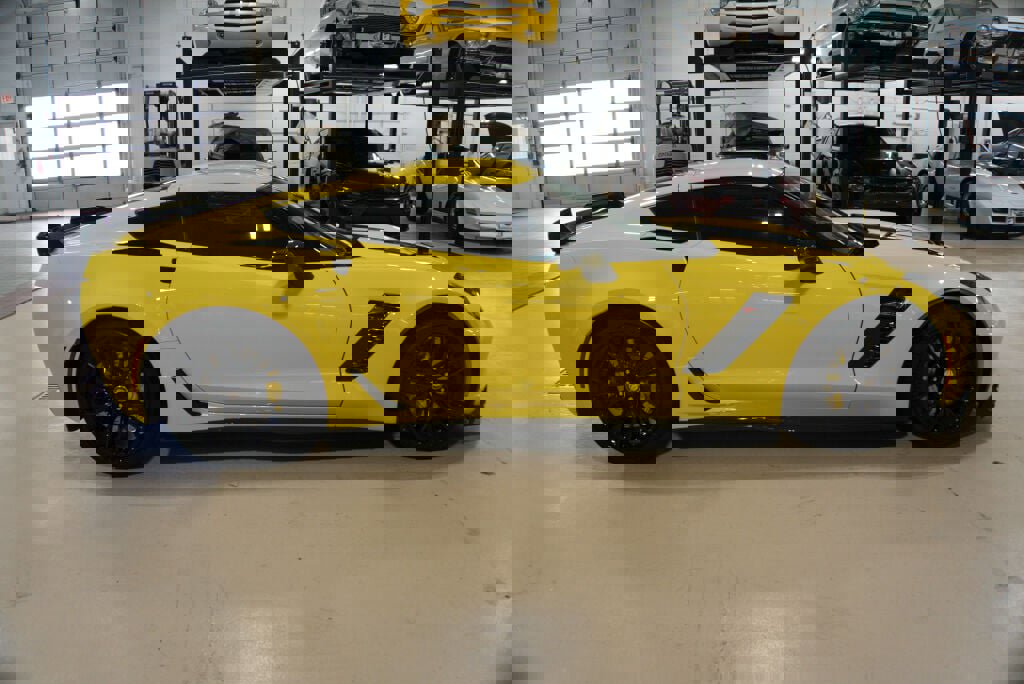 Used 2016 Chevrolet Corvette Z06 w/ 3LZ Preferred Equipment Group image 6