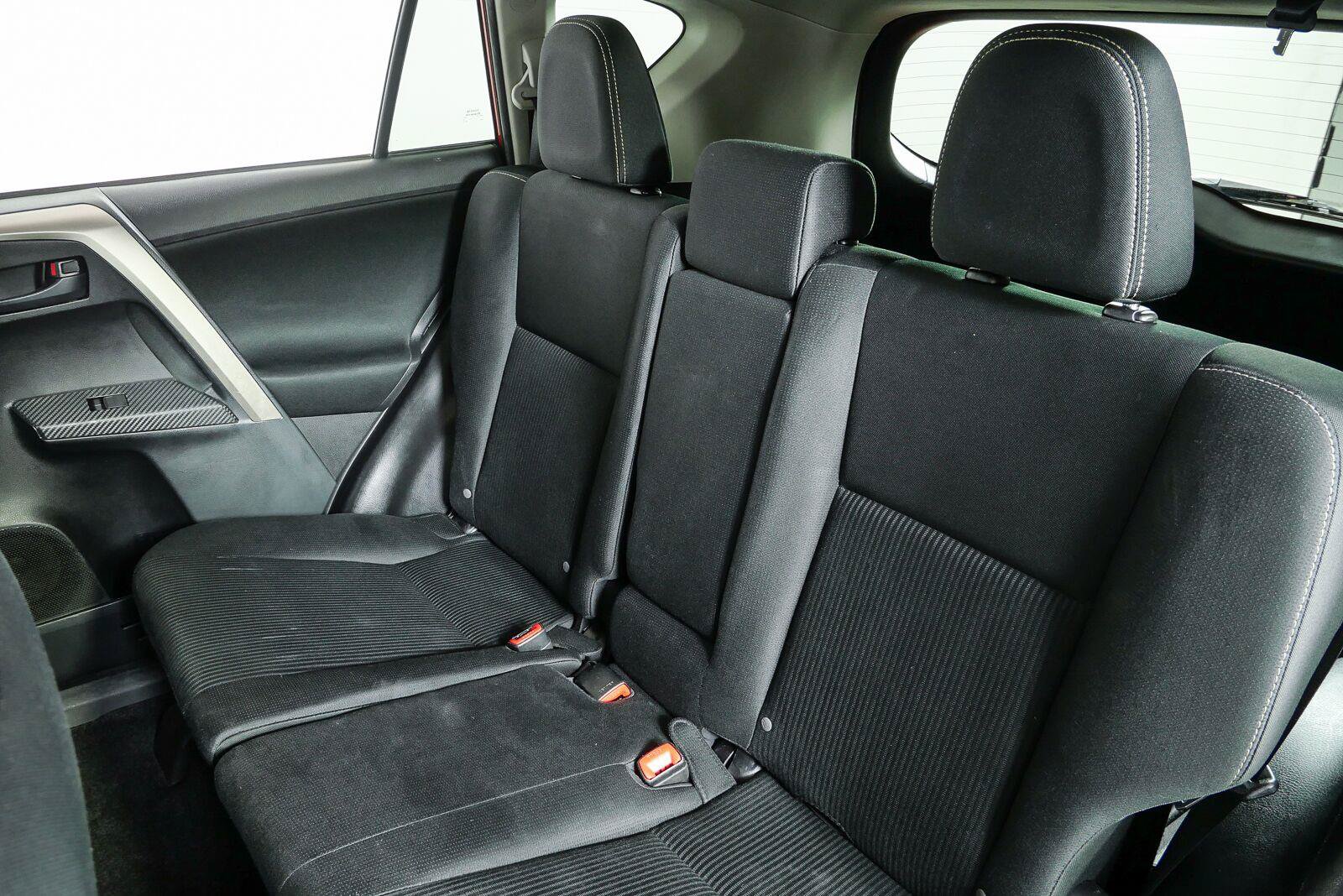 Used 2013 Toyota RAV4 XLE FWD image 16