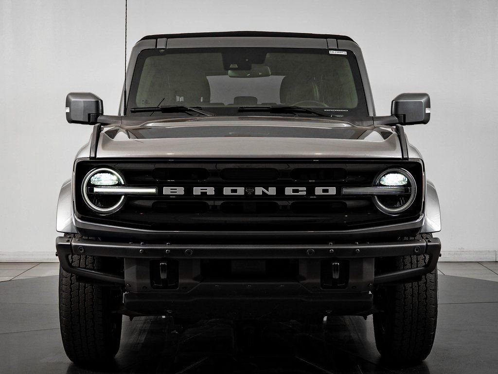 Used 2022 Ford Bronco Outer Banks image 2