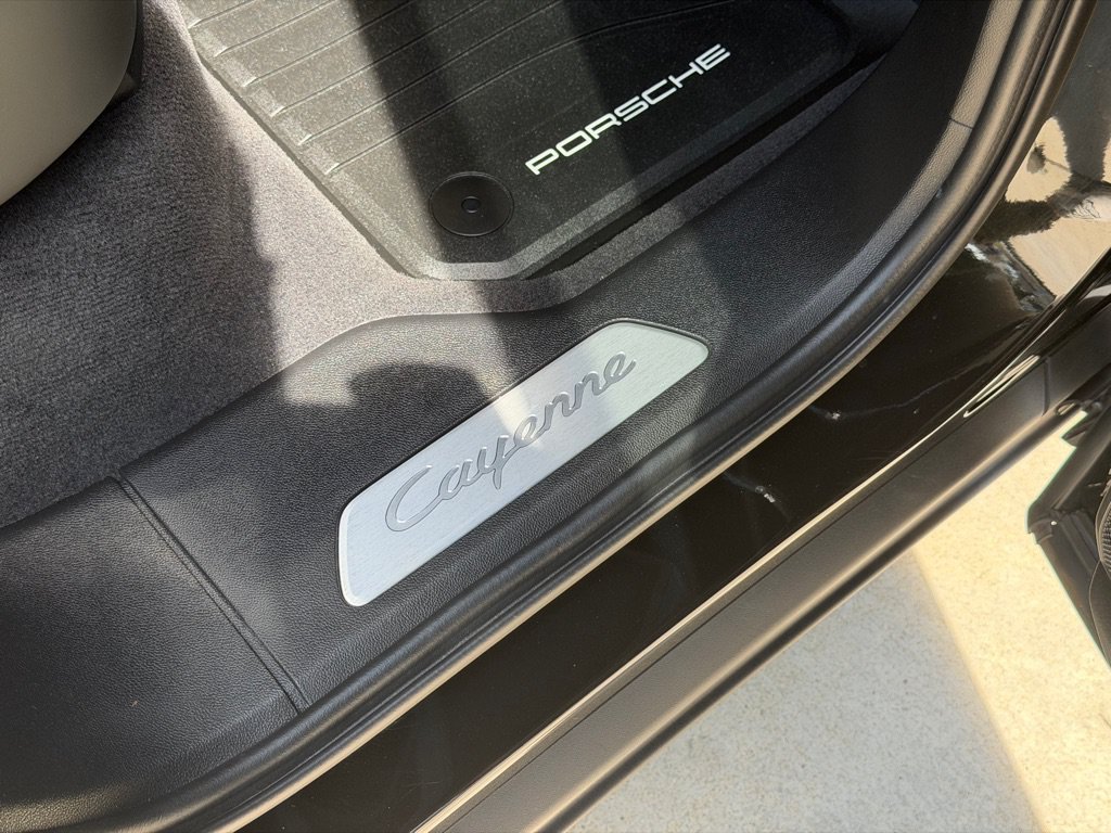 Used 2023 Porsche Cayenne Platinum Edition AWD/4WD image 76