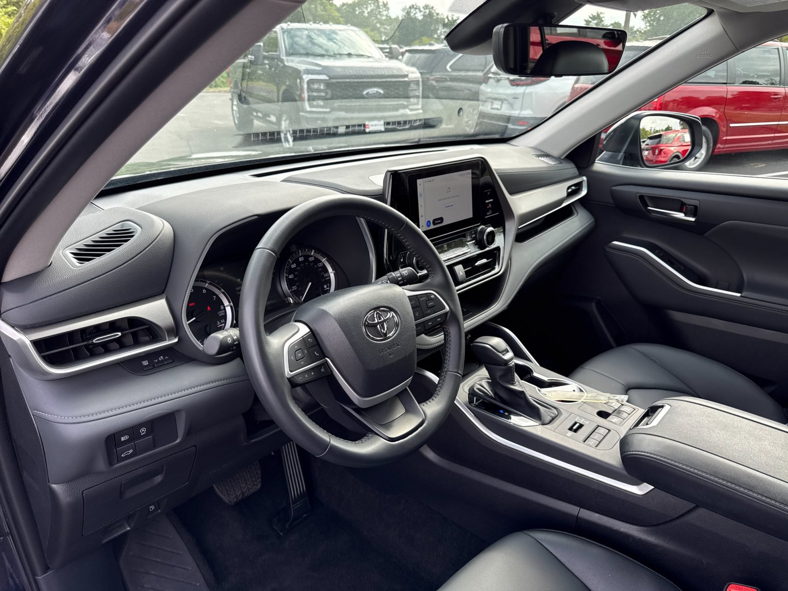 Used 2026 Toyota Highlander XLE AWD/4WD image 10