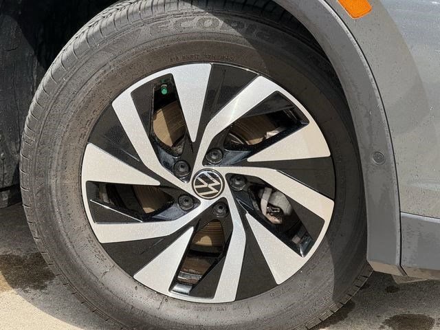 Used 2025 Volkswagen Tiguan S image 6