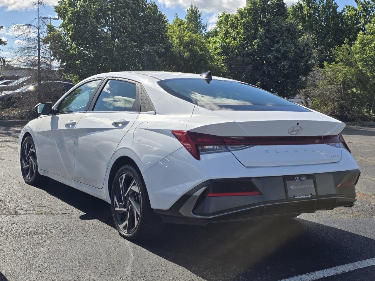 Used 2025 Hyundai Elantra Limited FWD image 5