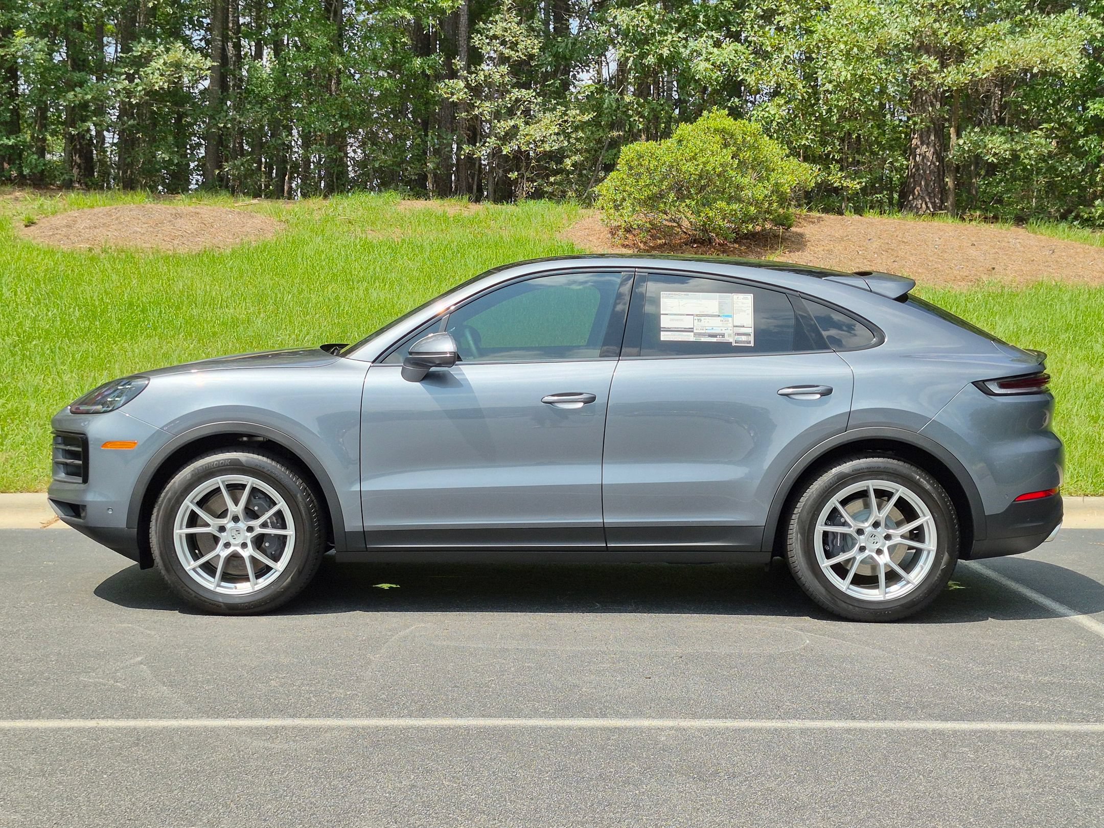 New 2026 Porsche Cayenne Coupe AWD/4WD image 2