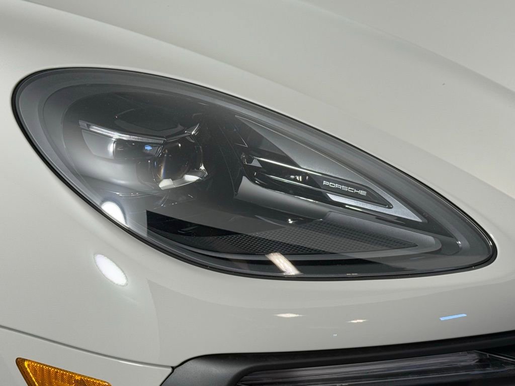 New 2026 Porsche Macan Turbo image 16