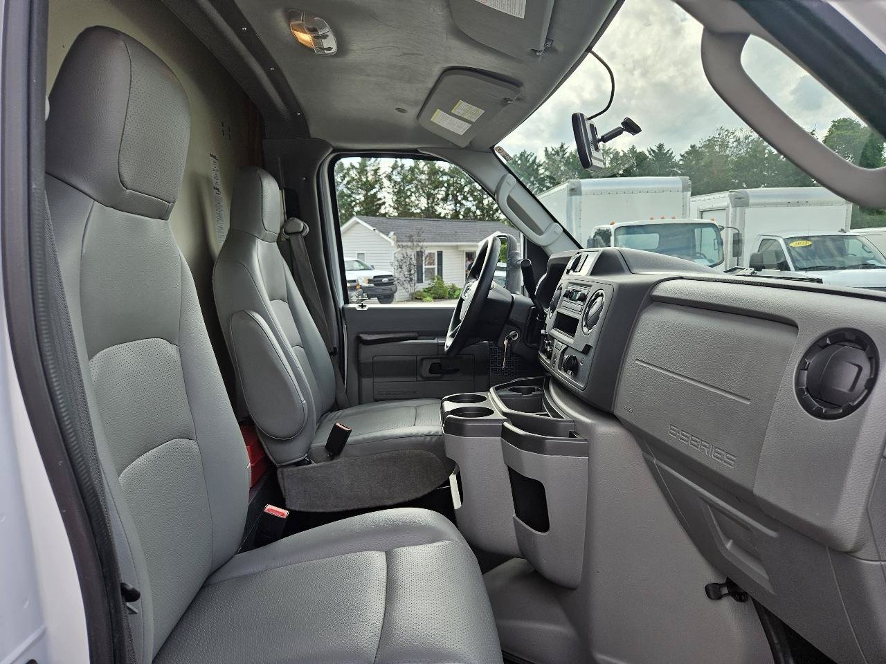 Used 2022 Ford E-450 and Econoline 450 Super Duty w/ Power Windows & Locks Group RWD image 31