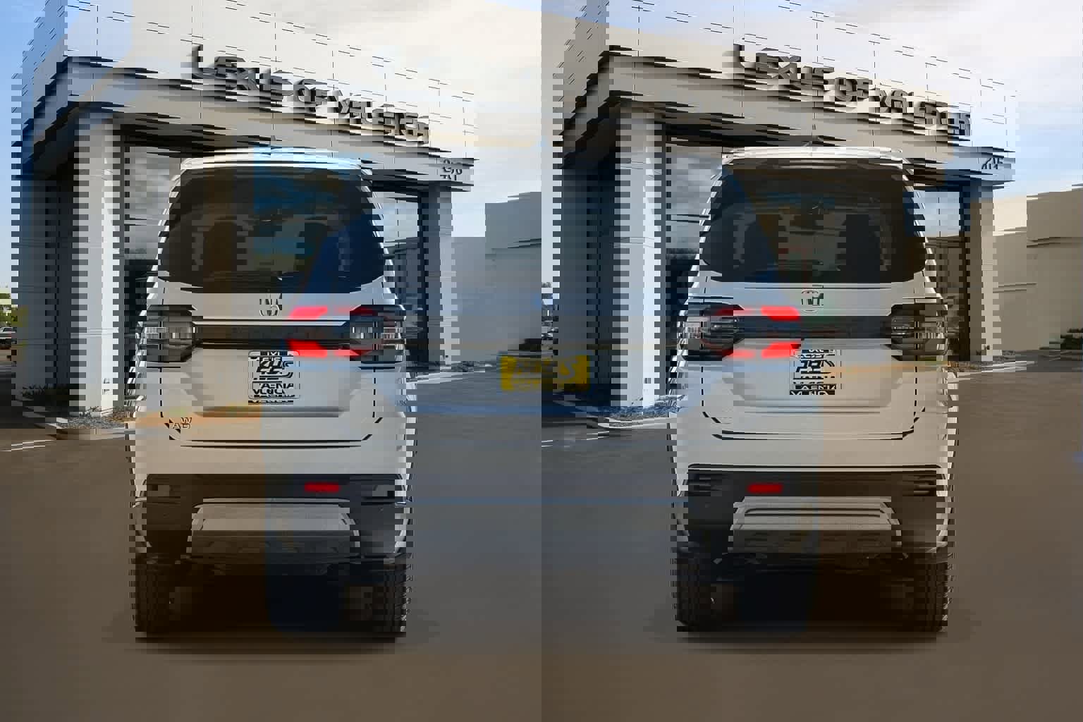 Used 2025 Honda Pilot EX-L image 3