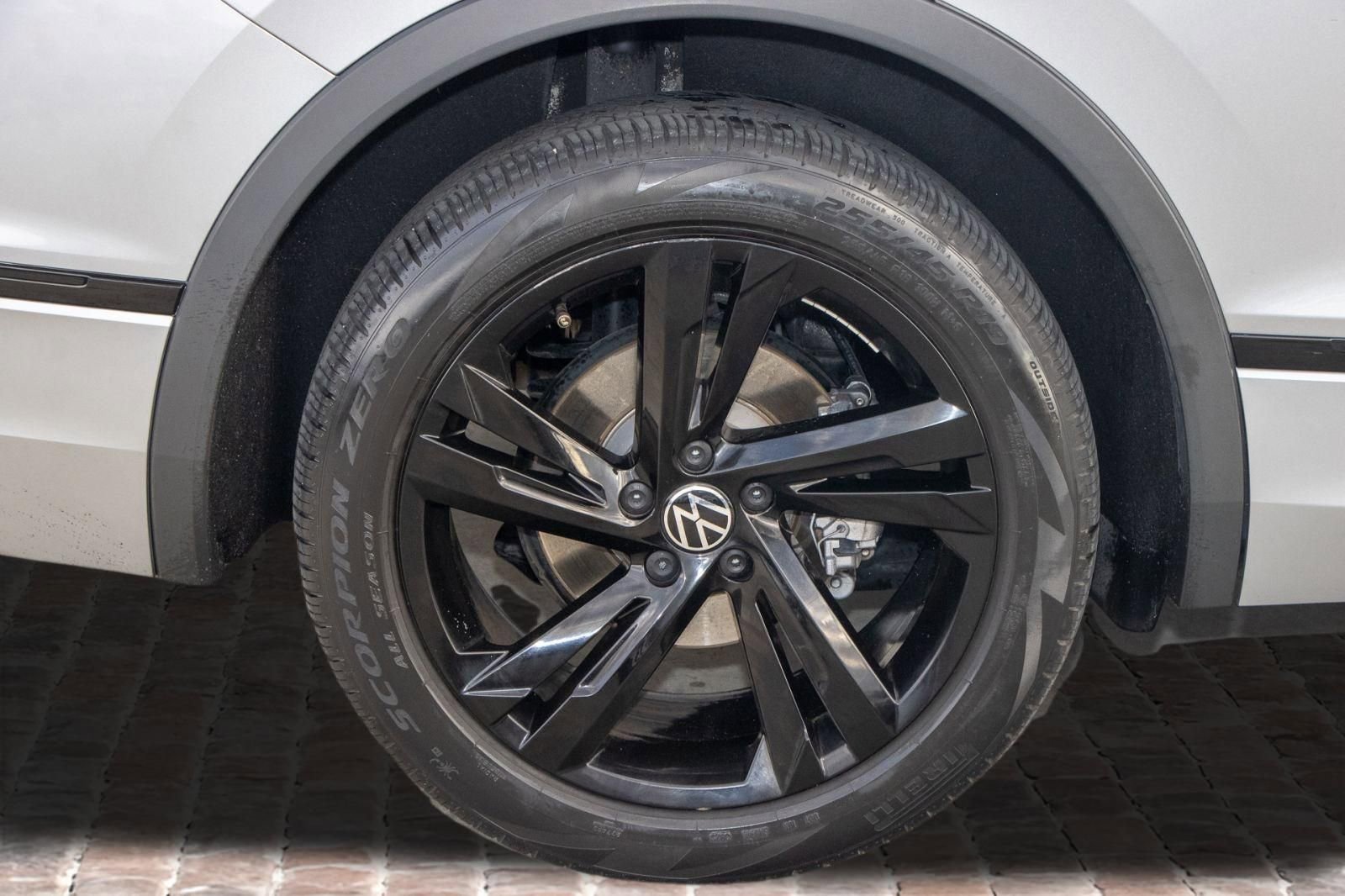 Used 2024 Volkswagen Tiguan SE R-Line FWD image 36