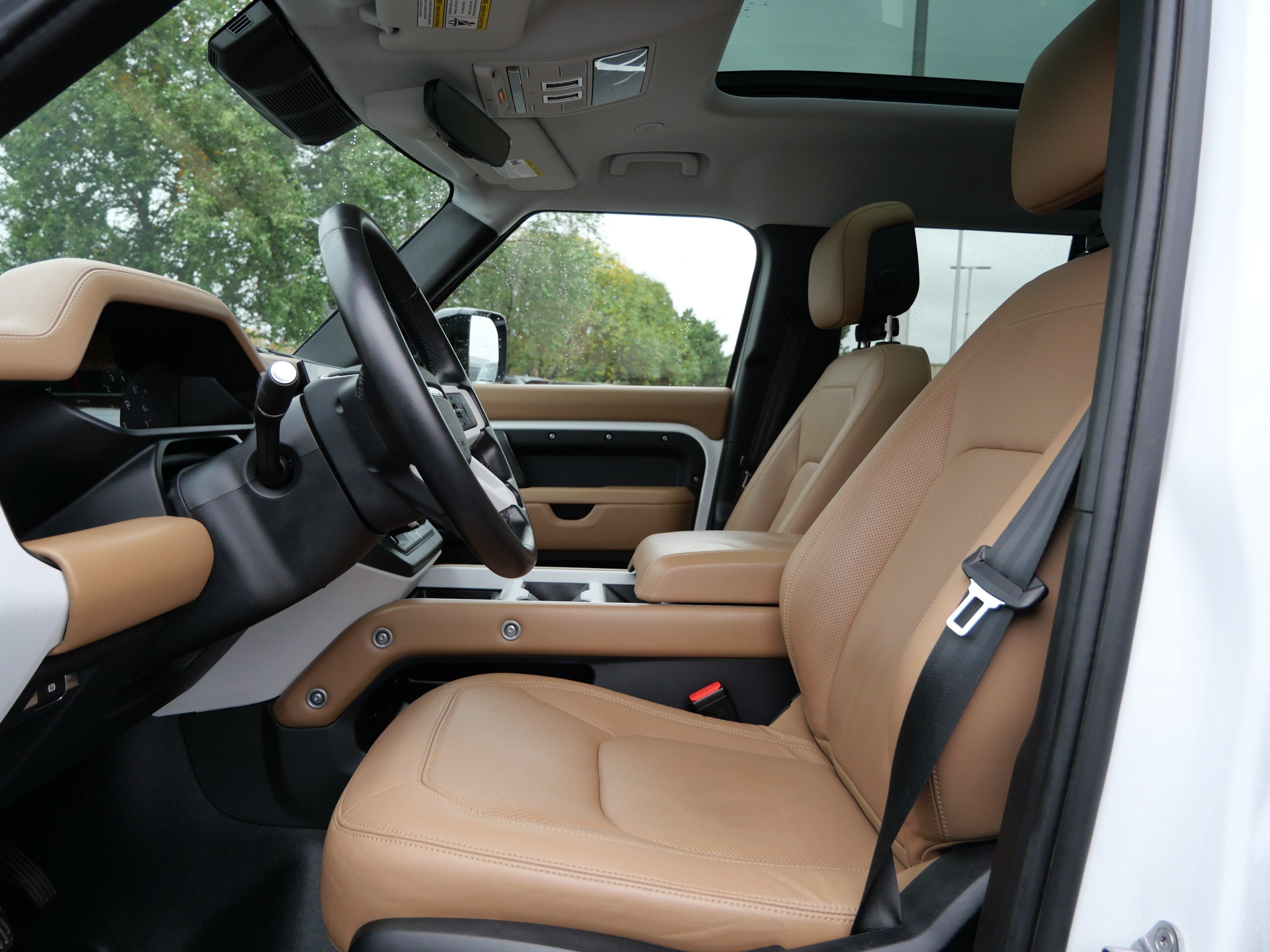 Certified 2025 Land Rover Defender 110 X-Dynamic SE AWD/4WD image 12