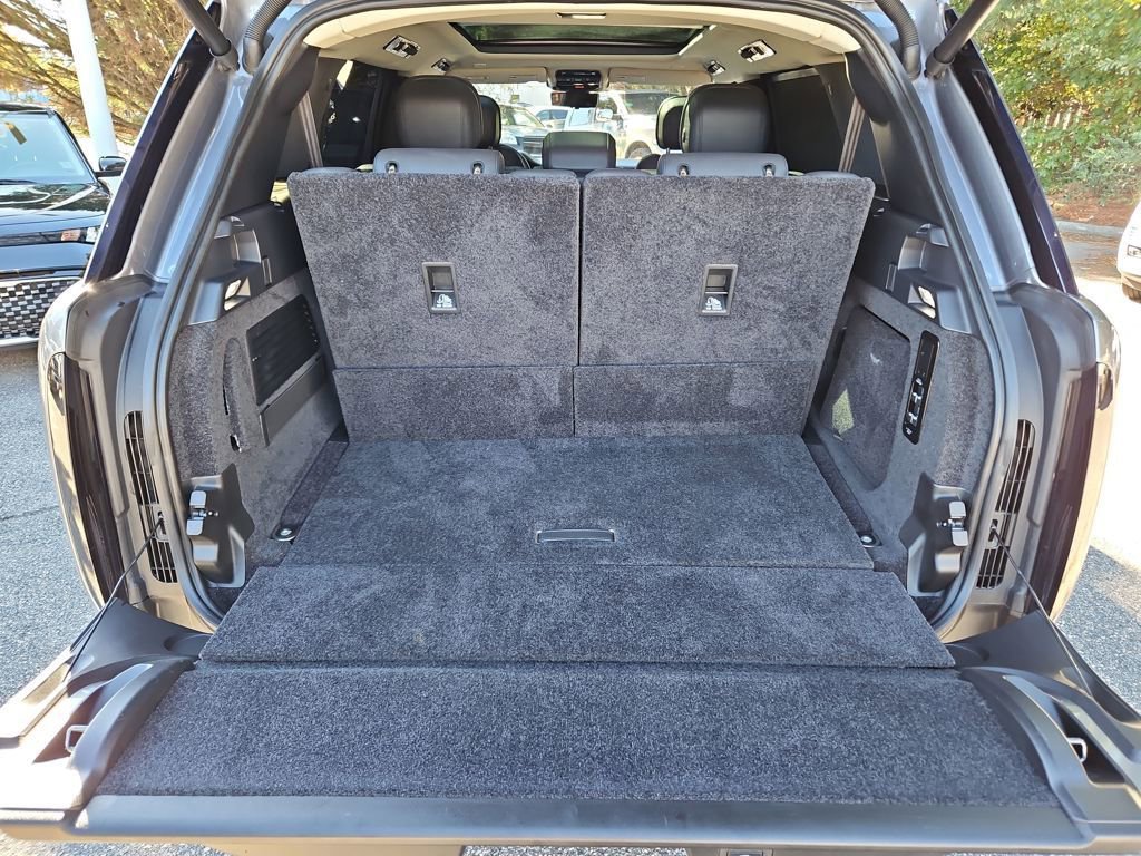 Used 2023 Land Rover Range Rover Long Wheelbase SE image 36