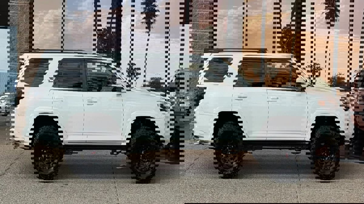 Used 2018 Toyota 4Runner TRD Off-Road Premium AWD/4WD image 13