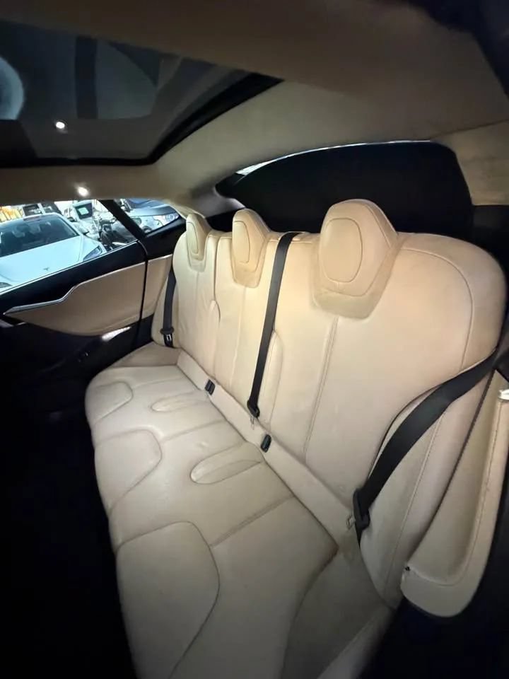 Used 2013 Tesla Model S Performance RWD image 5