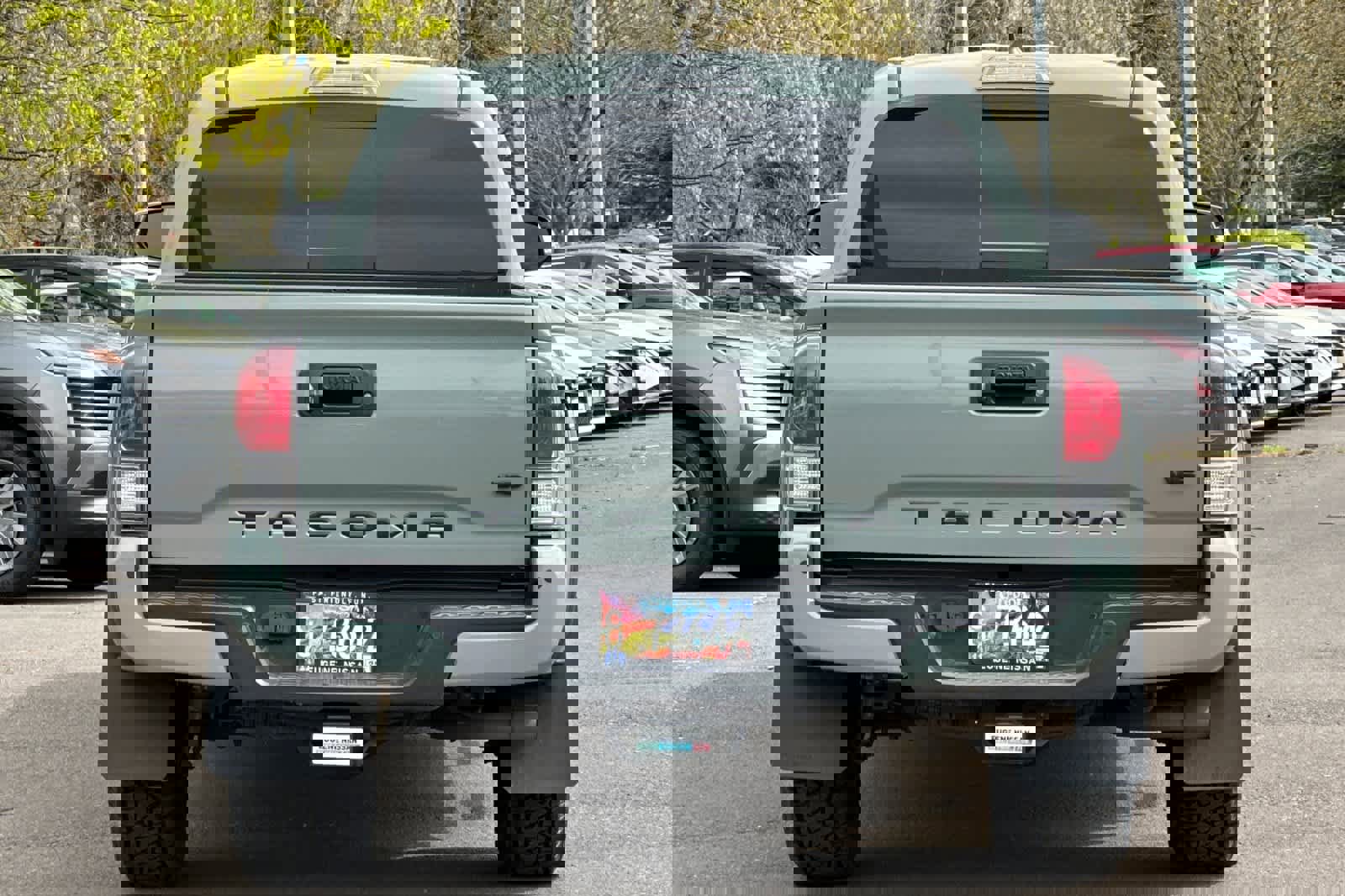 Used 2022 Toyota Tacoma TRD Off-Road w/ Technology Package AWD/4WD image 7