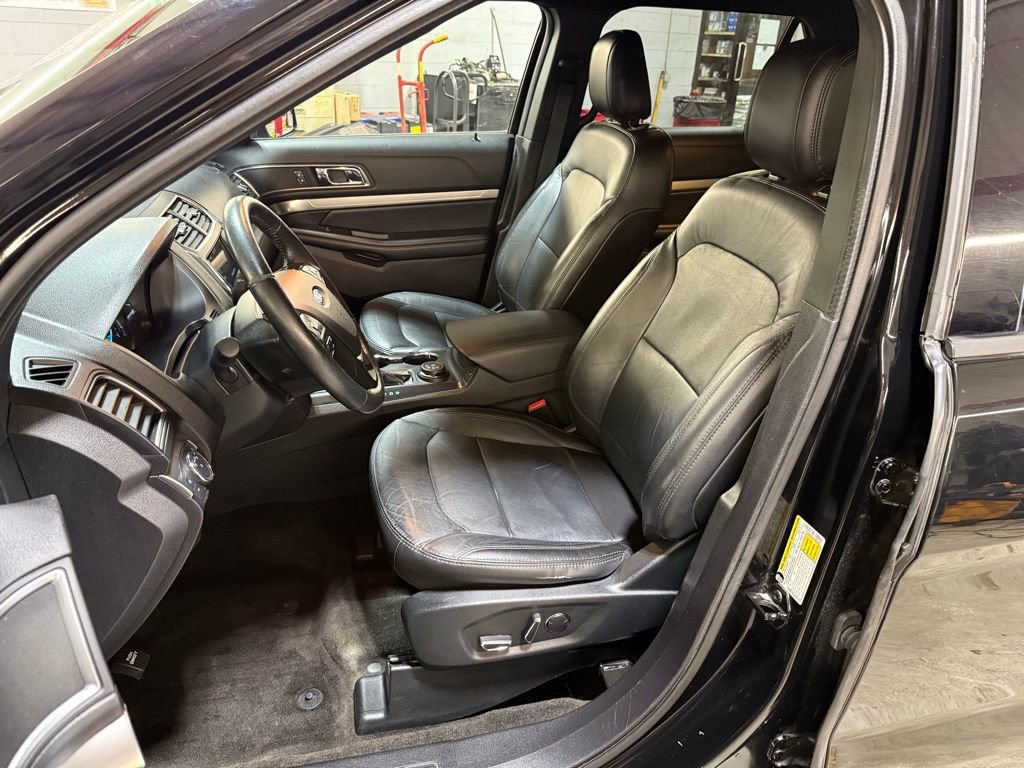 Used 2018 Ford Explorer XLT w/ Equipment Group 202A AWD/4WD image 24
