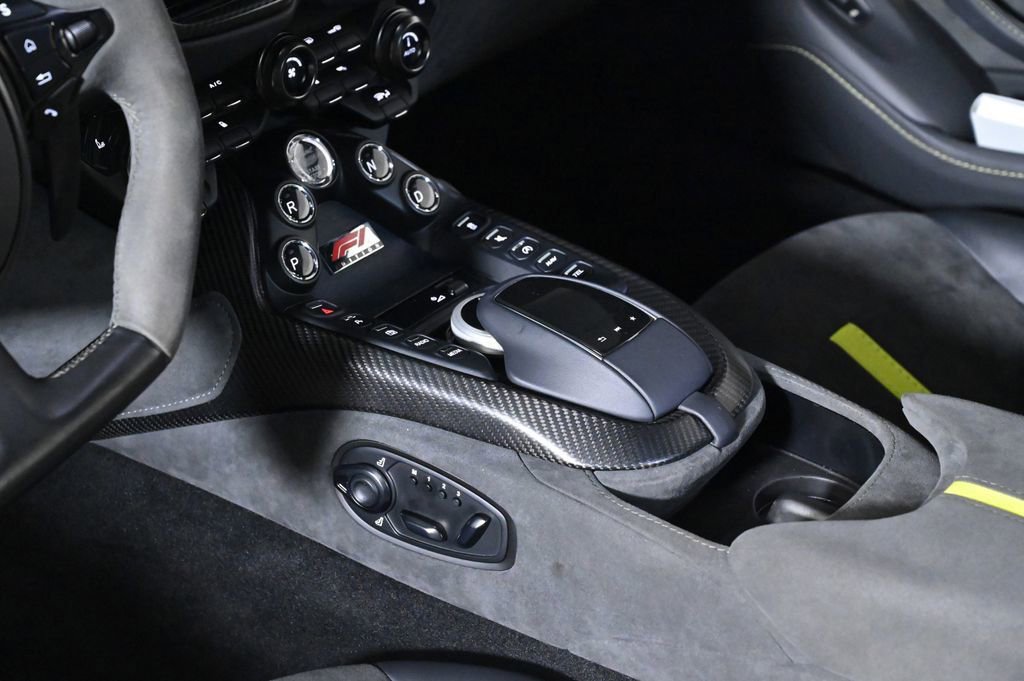 Used 2023 Aston Martin V8 Vantage Coupe RWD image 14