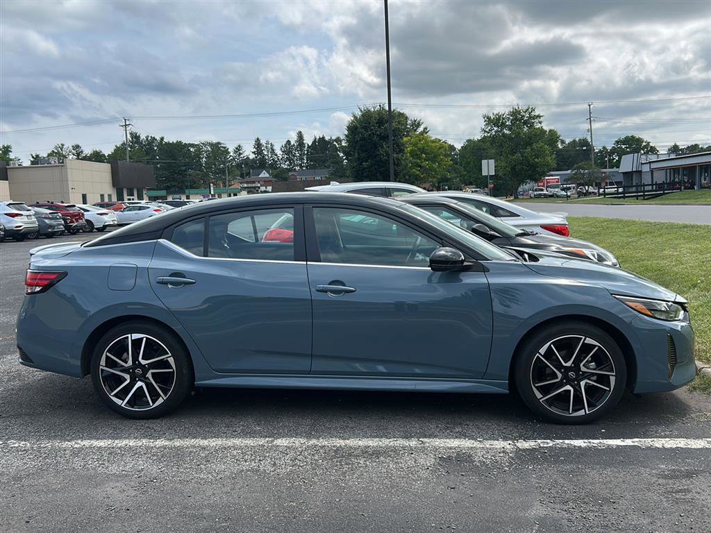 Used 2025 Nissan Sentra SR FWD image 6