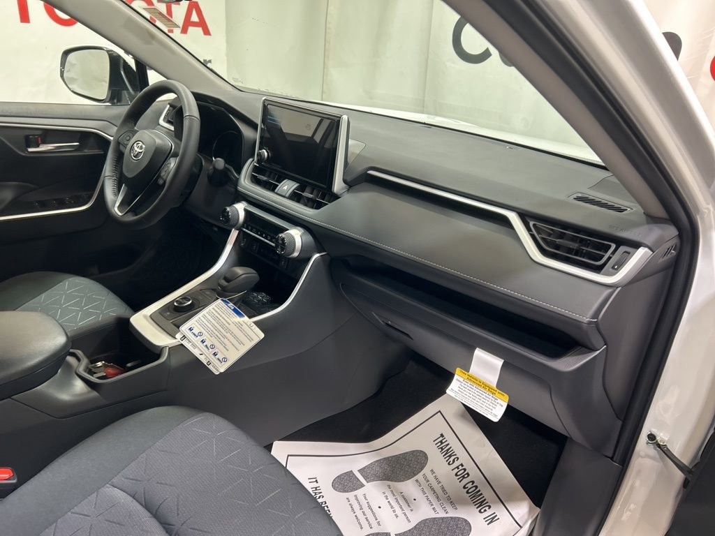 Used 2025 Toyota RAV4 XLE image 13