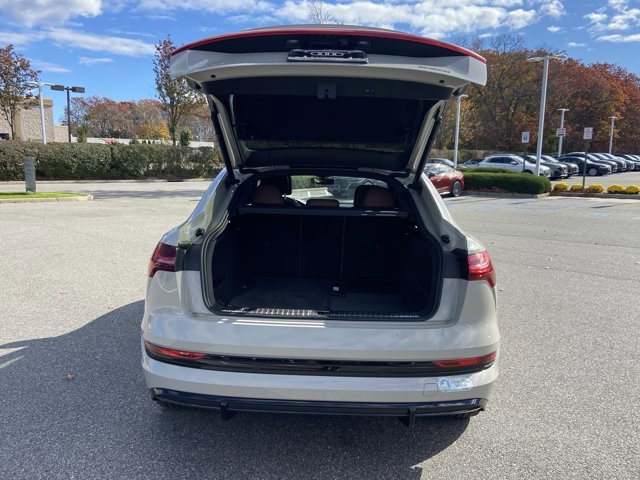 Used 2022 Audi e-tron Premium w/ Convenience Plus Package image 27