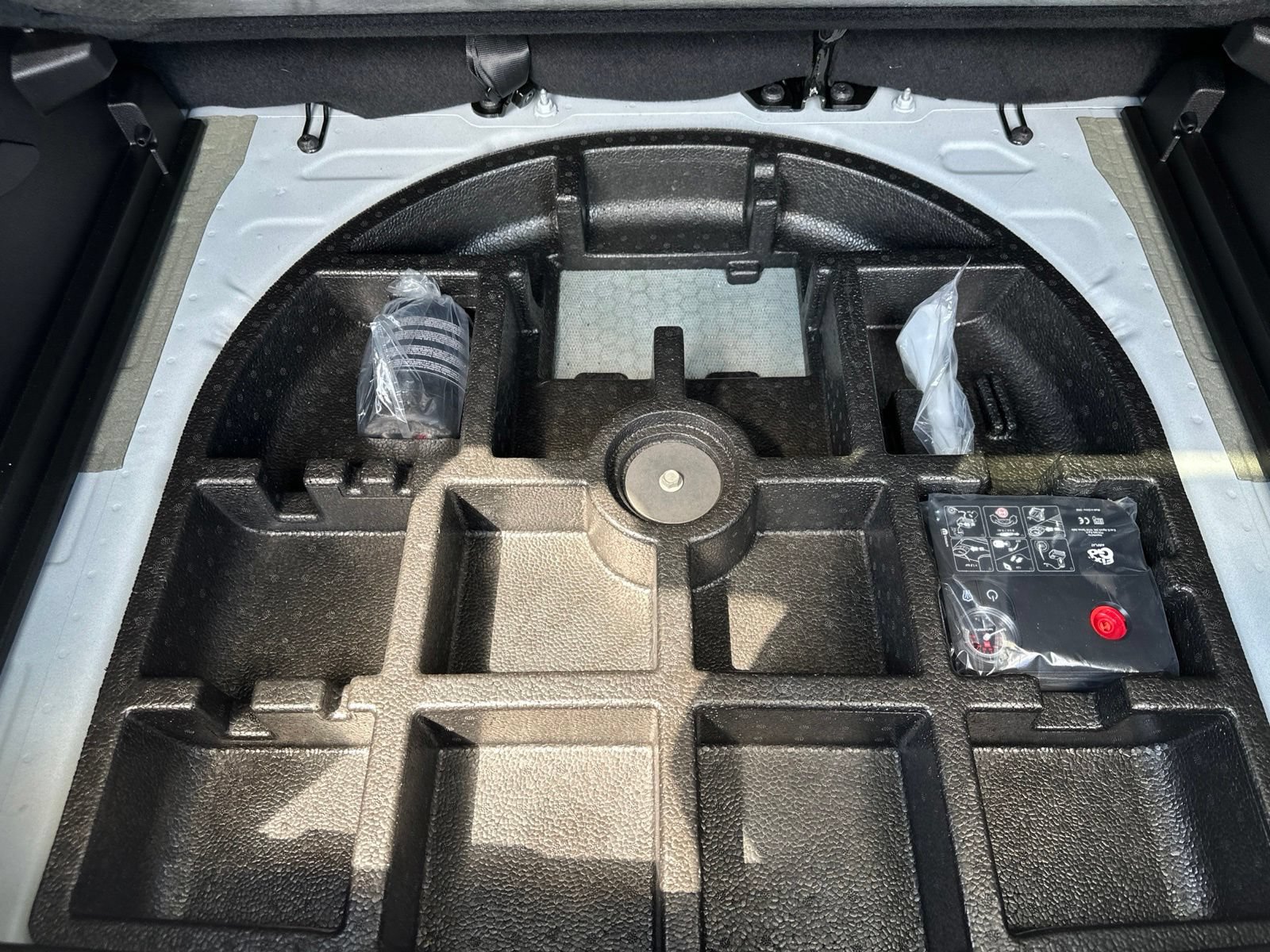 Used 2023 Jeep Renegade Latitude w/ Premium Group AWD/4WD image 24