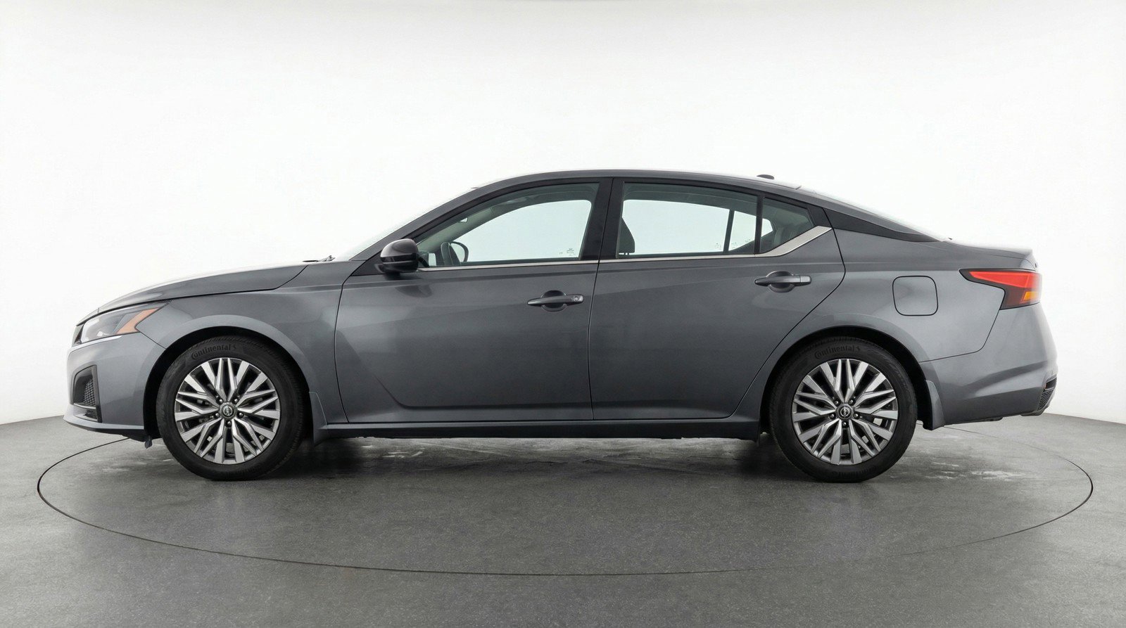 Used 2025 Nissan Altima 2.5 SV FWD image 5