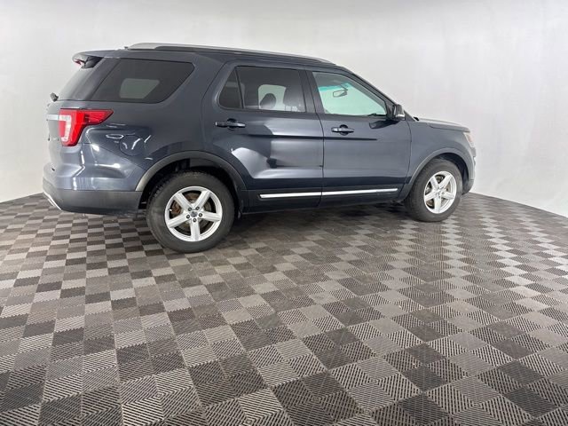 Used 2017 Ford Explorer XLT w/ Equipment Group 202A image 8