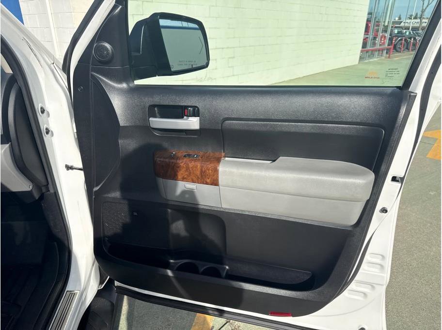 Used 2013 Toyota Tundra Platinum image 20