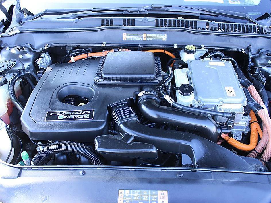 Used 2017 Ford Fusion Energi SE FWD image 25