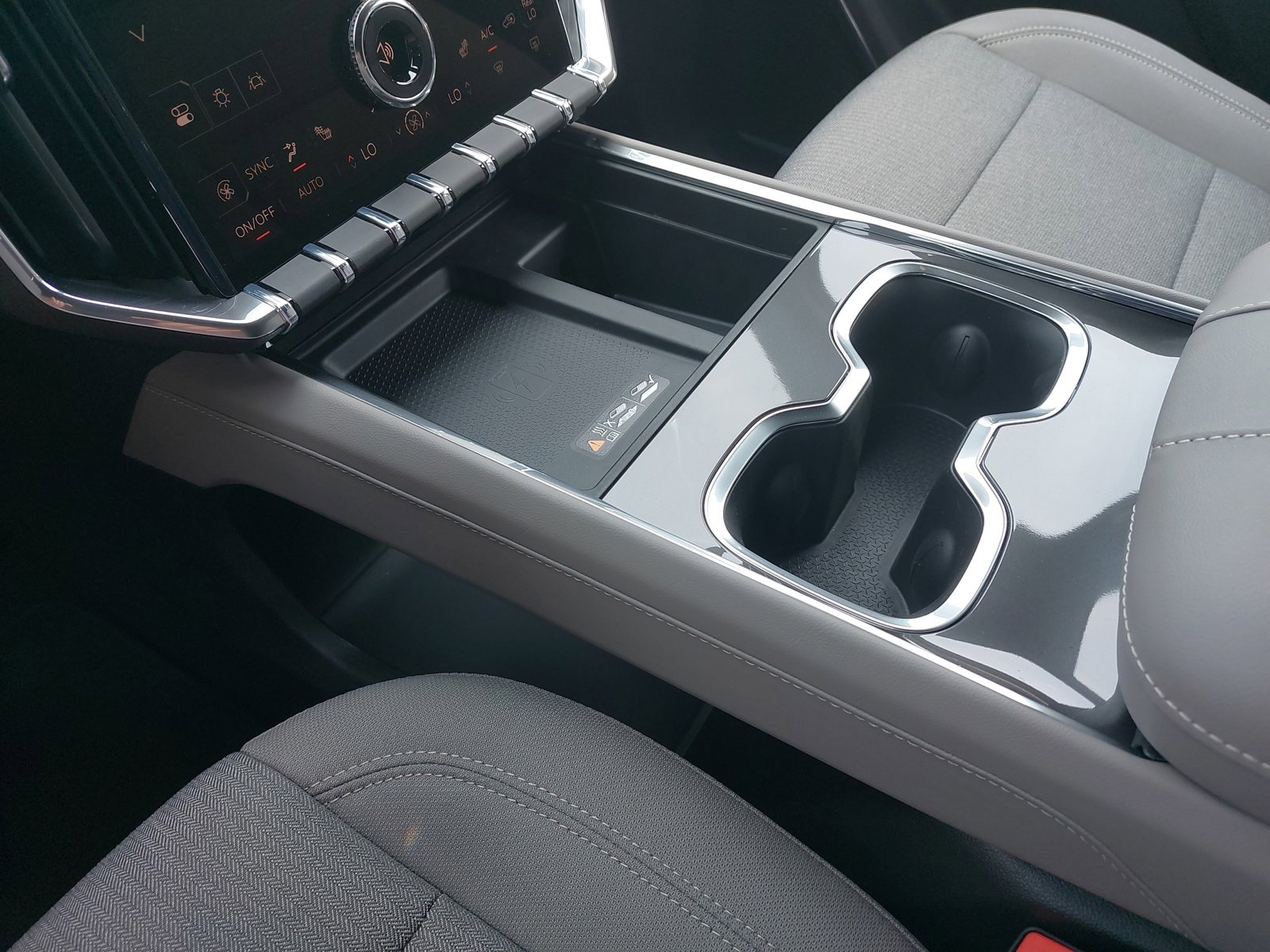 New 2025 GMC Acadia Elevation image 27