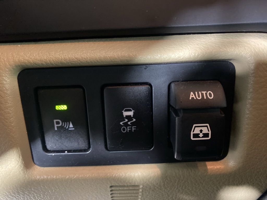 Used 2018 Toyota Sequoia Limited w/ Safety & Convenience Package AWD/4WD image 21