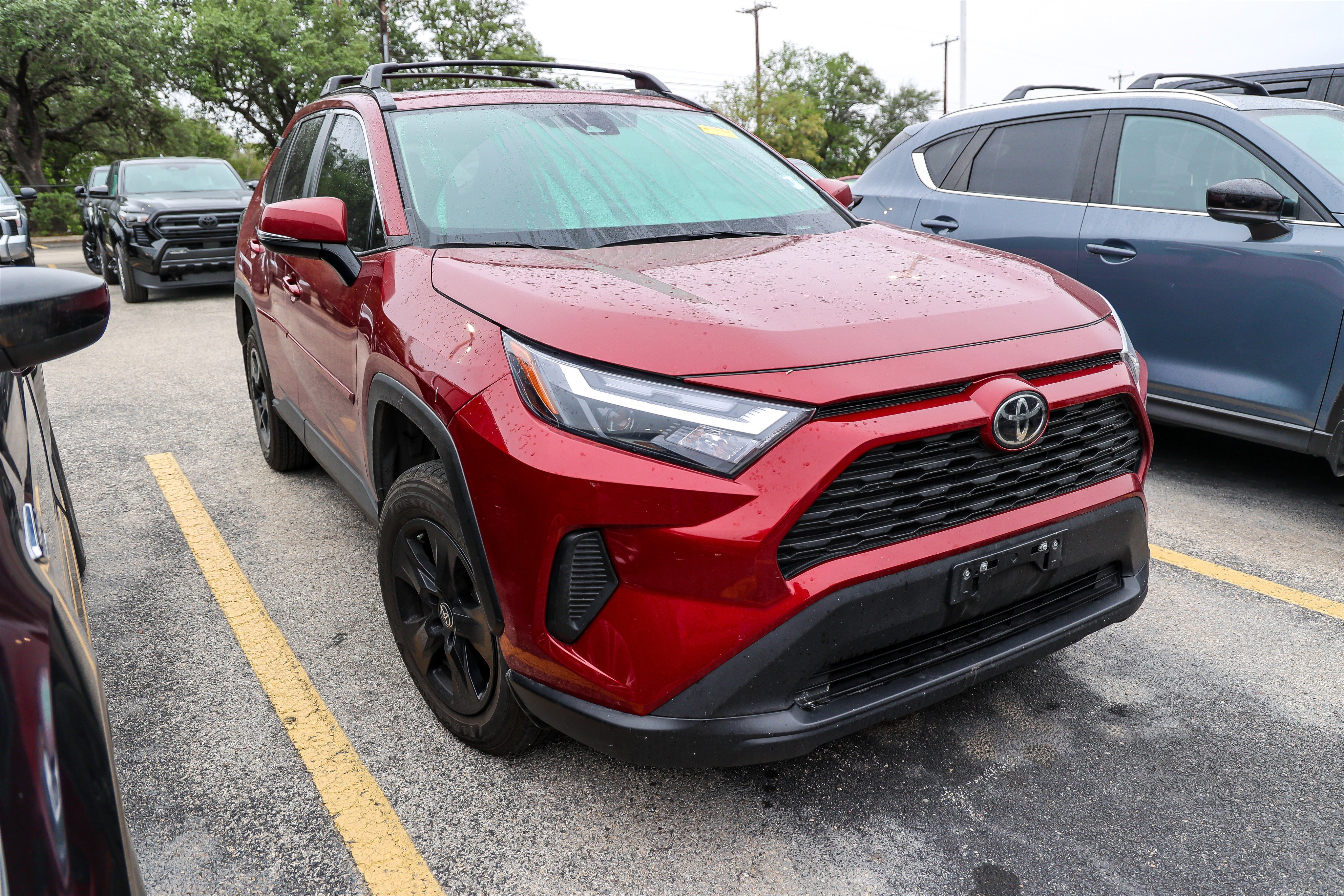 Used 2024 Toyota RAV4 XLE w/ Convenience Package FWD image 4