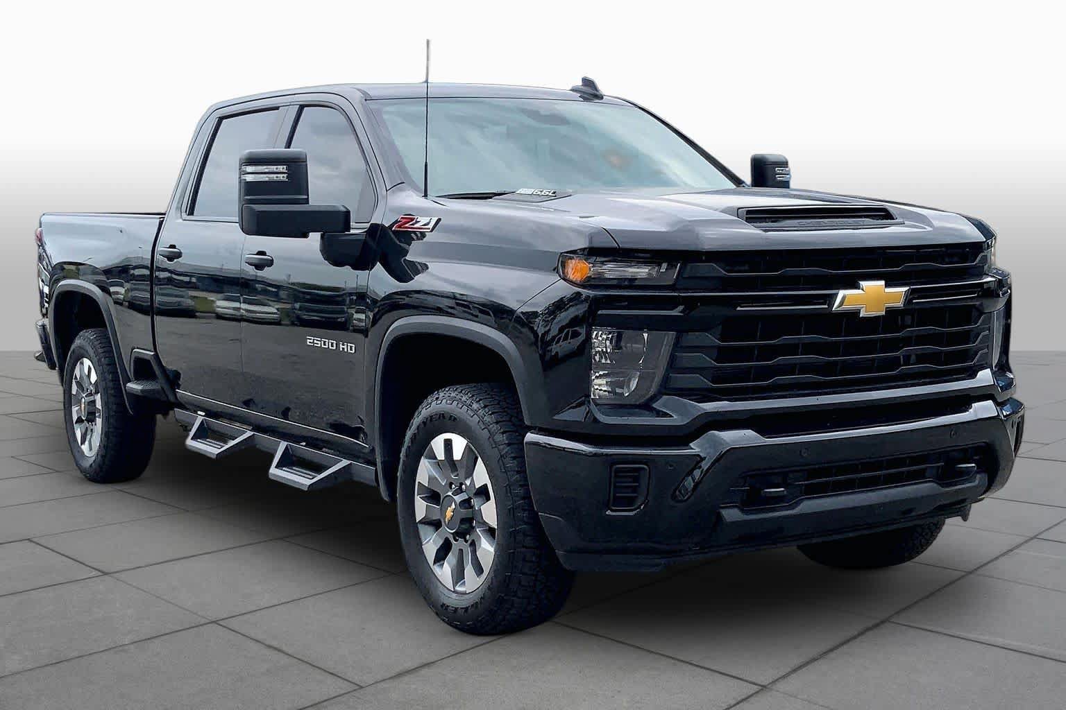Used 2026 Chevrolet Silverado 2500 Custom w/ Custom Value Package AWD/4WD image 3
