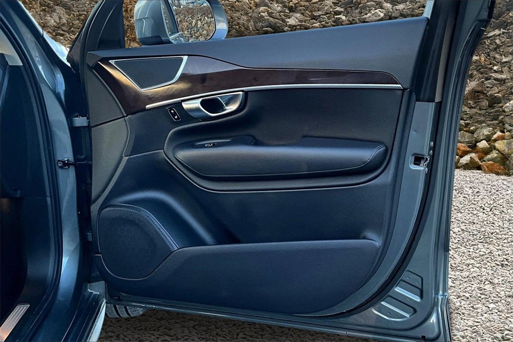 Used 2019 Volvo XC90 T6 Momentum w/ Advanced Package image 21