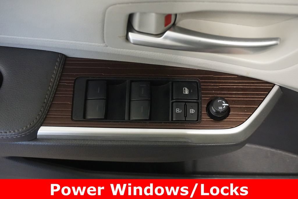Used 2024 Toyota Sienna XLE w/ XLE Plus Package image 5
