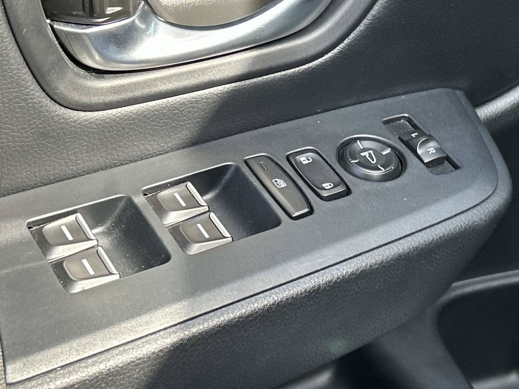 Used 2025 Honda Pilot Sport image 25