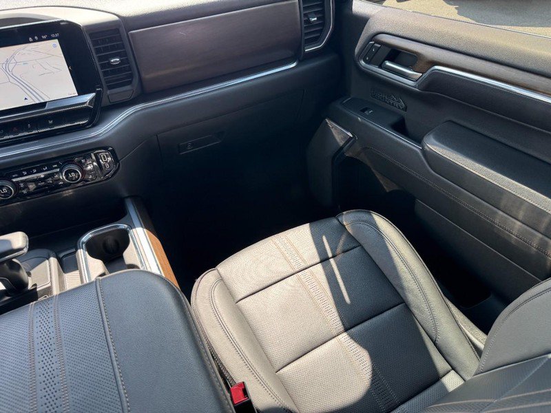 Used 2024 Chevrolet Silverado 1500 High Country AWD/4WD image 15