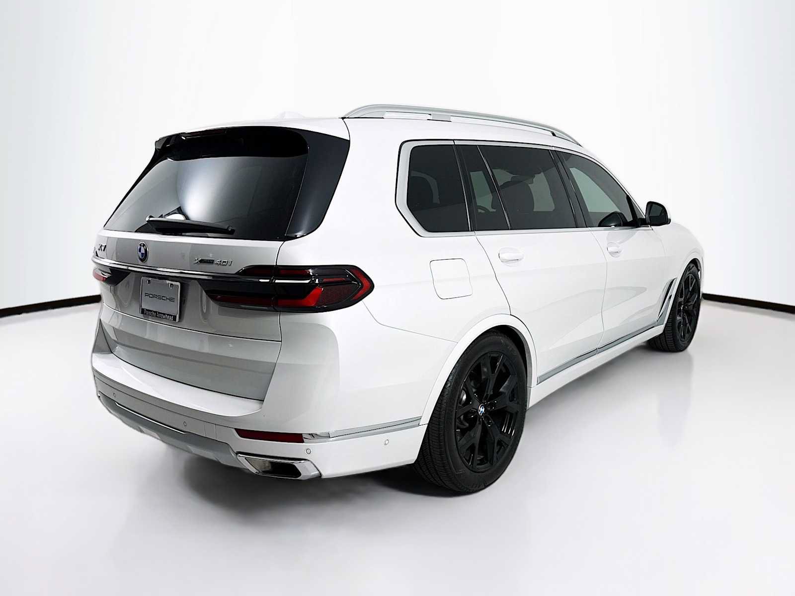 Used 2024 BMW X7 xDrive40i w/ Premium Package AWD/4WD image 9