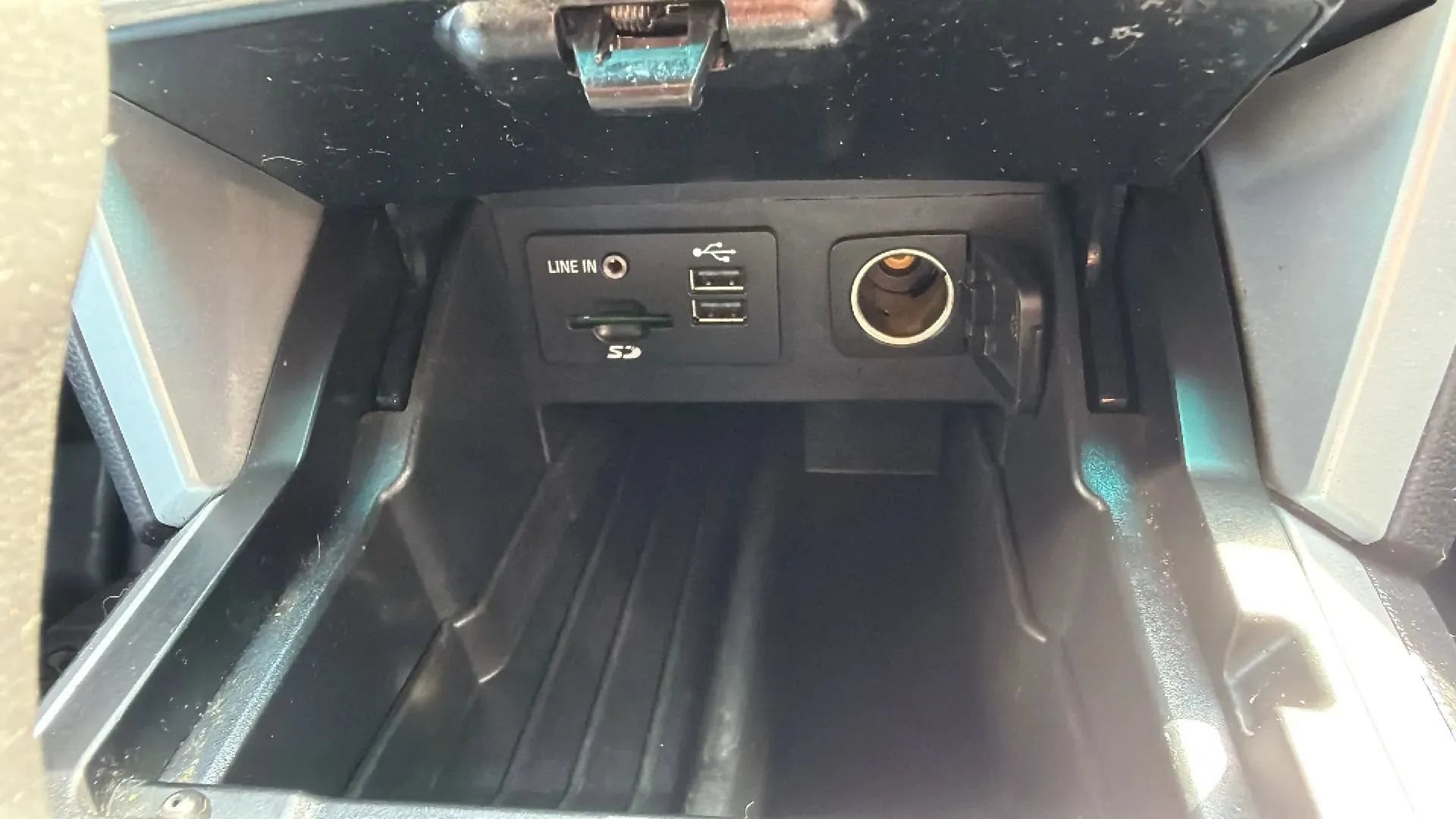Used 2014 Ford Explorer XLT w/ Equipment Group 202A AWD/4WD image 19