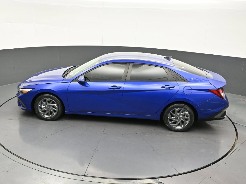 Used 2024 Hyundai Elantra SEL FWD image 22