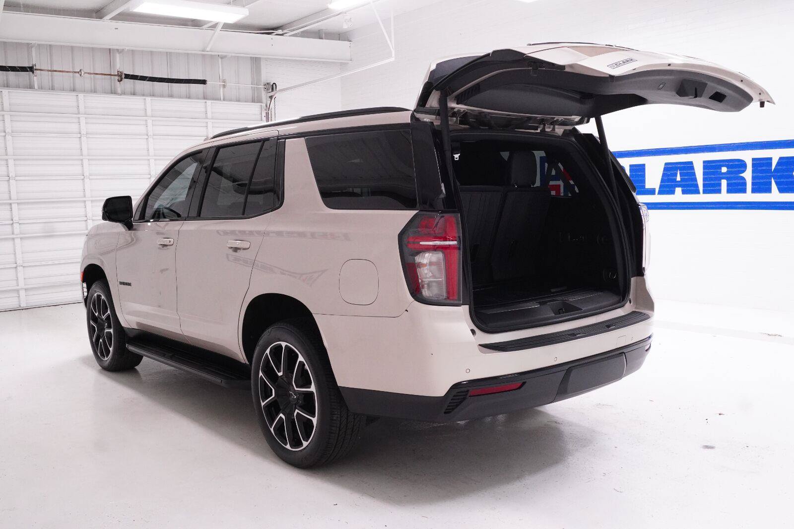Used 2024 Chevrolet Tahoe RST w/ Luxury Package RWD image 37