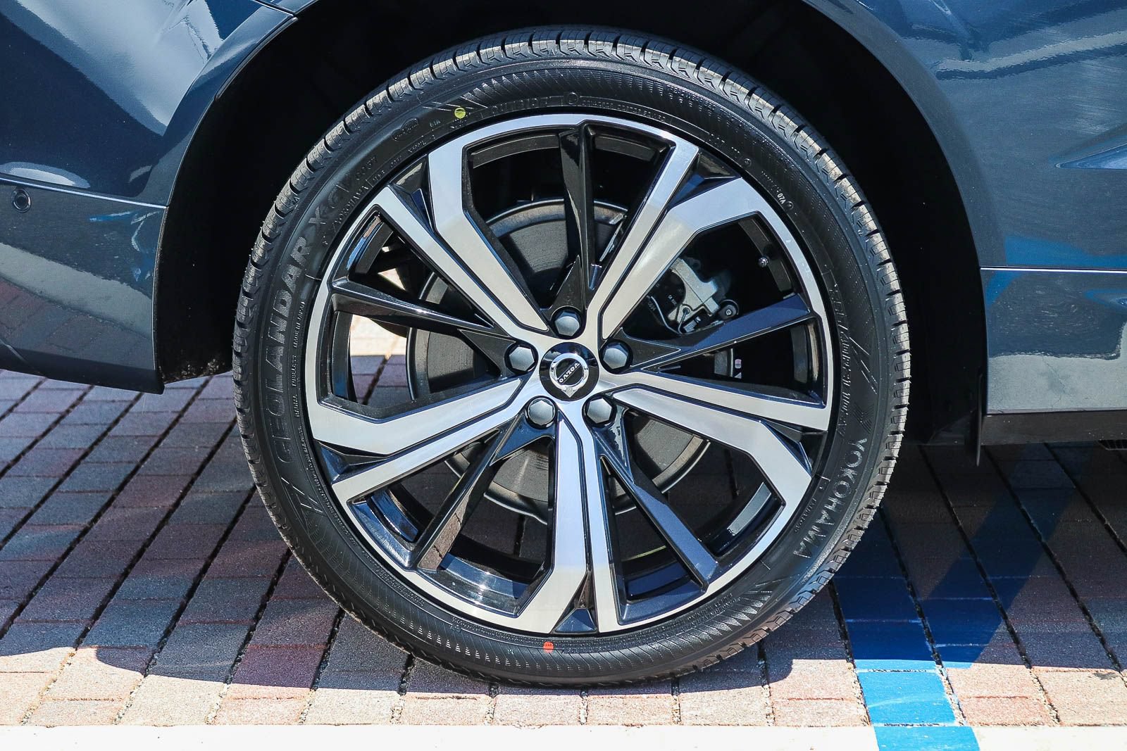 Used 2024 Volvo XC60 T8 Ultimate w/ Protection Package Premier AWD/4WD image 10