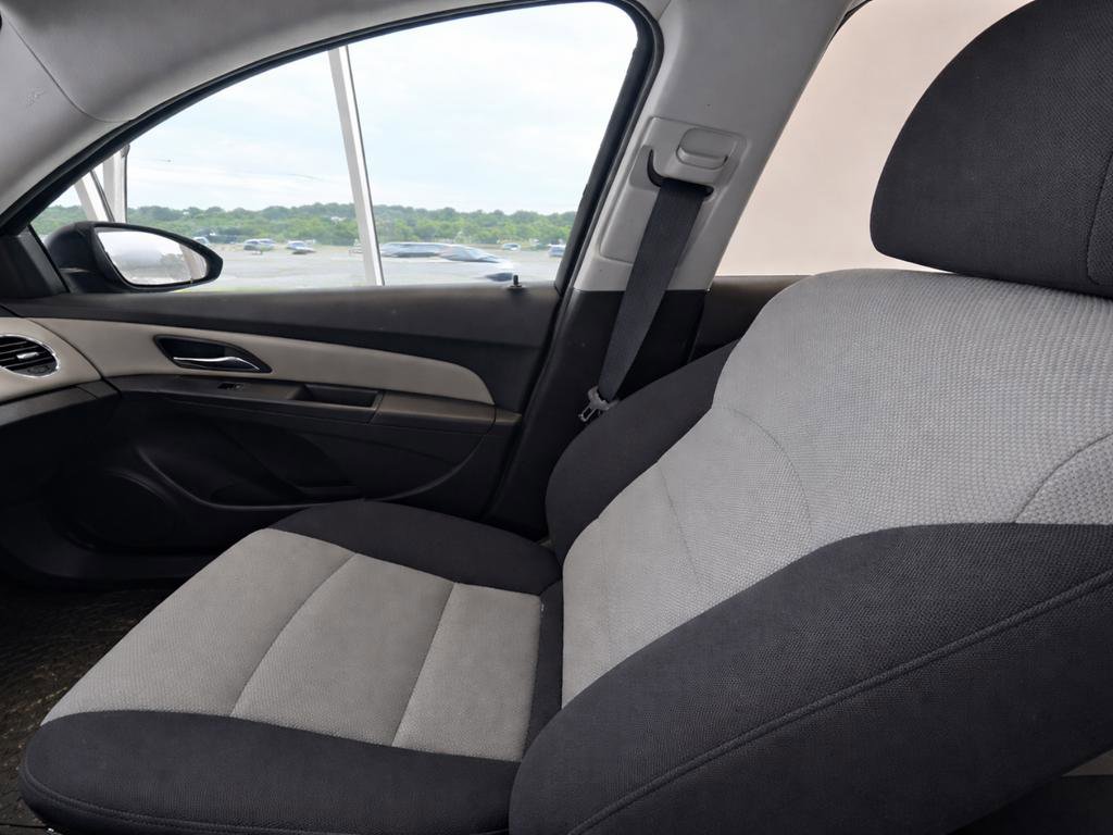 Used 2013 Chevrolet Cruze LS FWD image 17