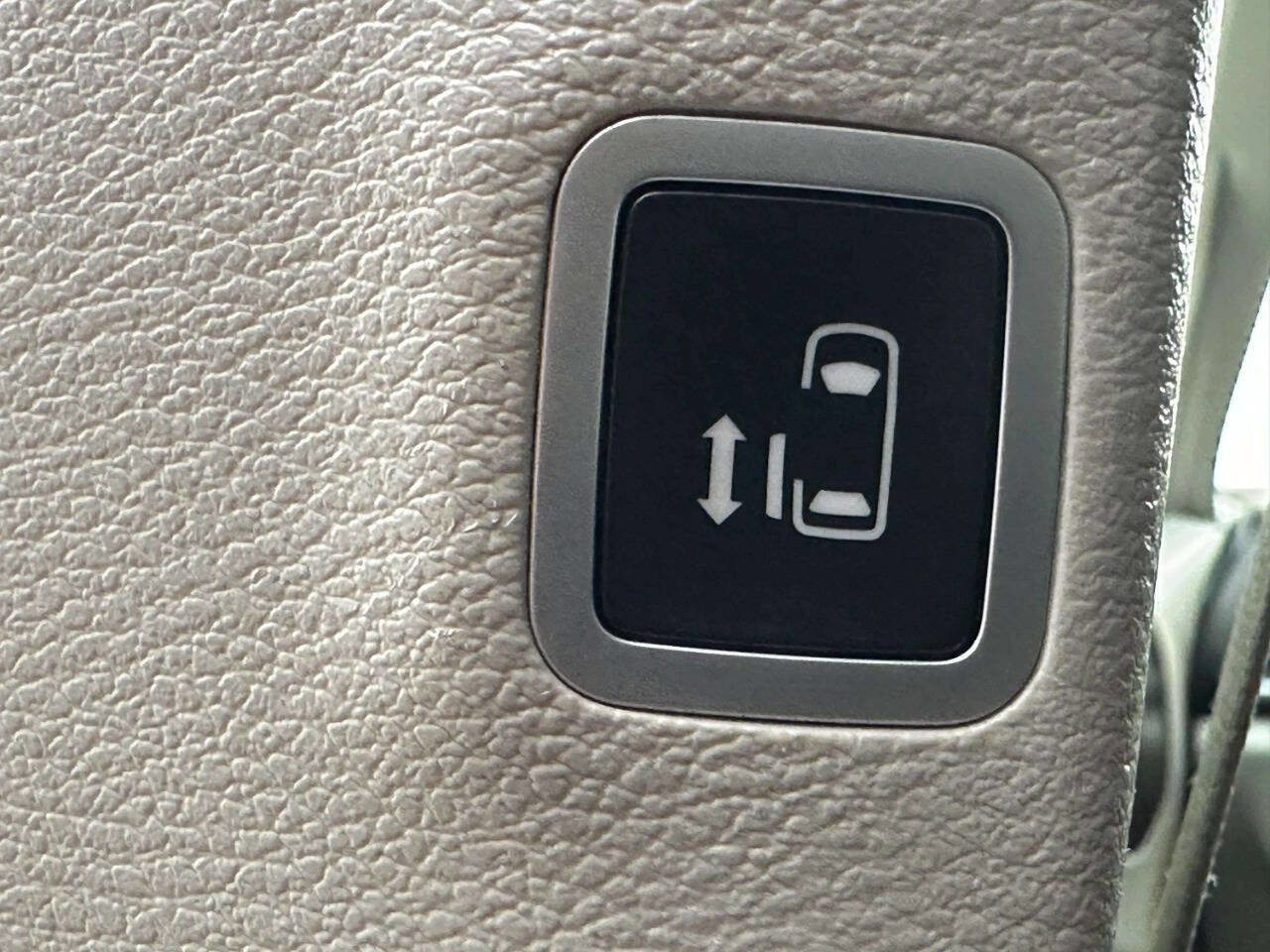 Used 2018 Chrysler Pacifica Touring-L FWD image 13