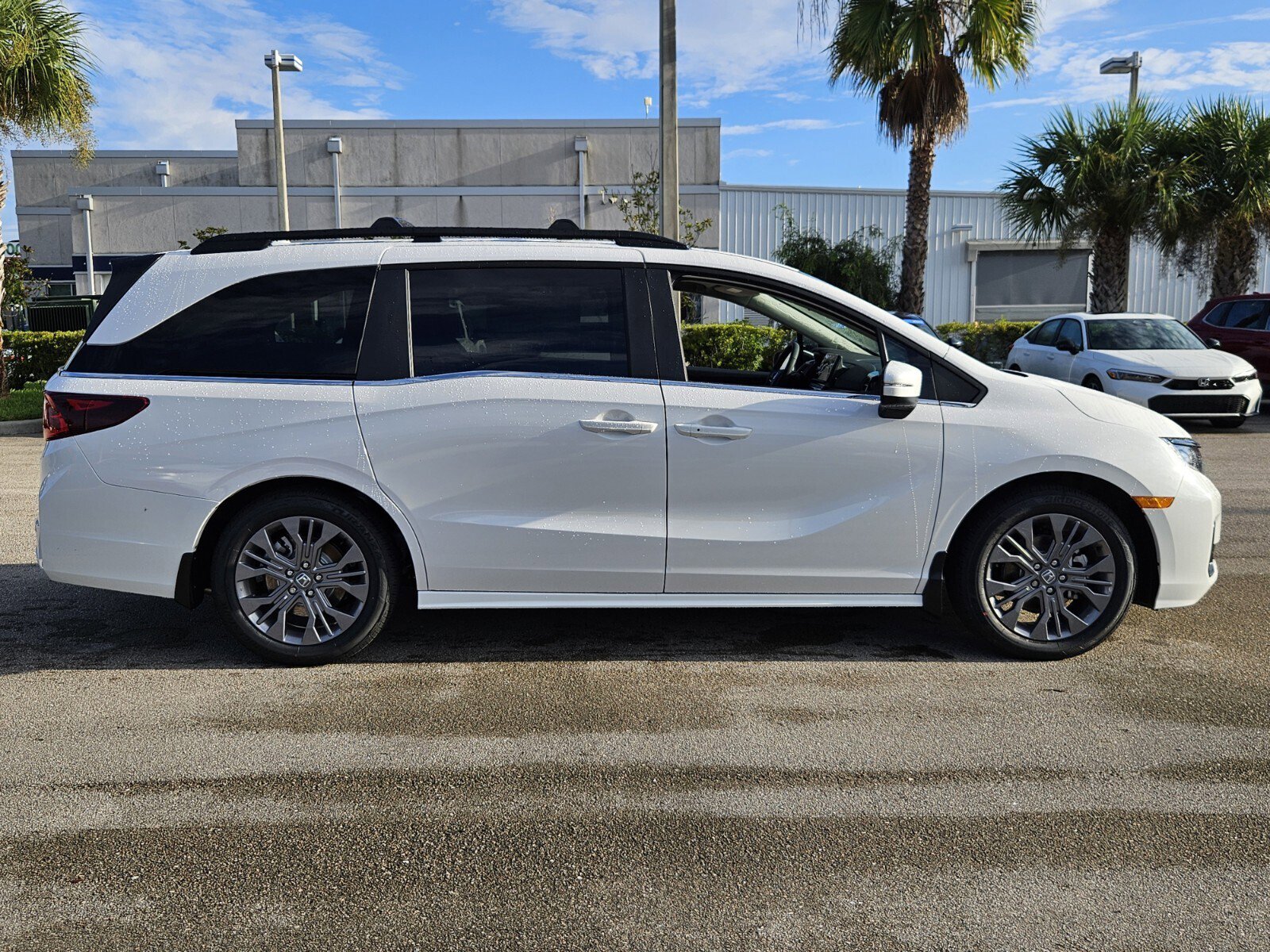 New 2026 Honda Odyssey Touring image 3